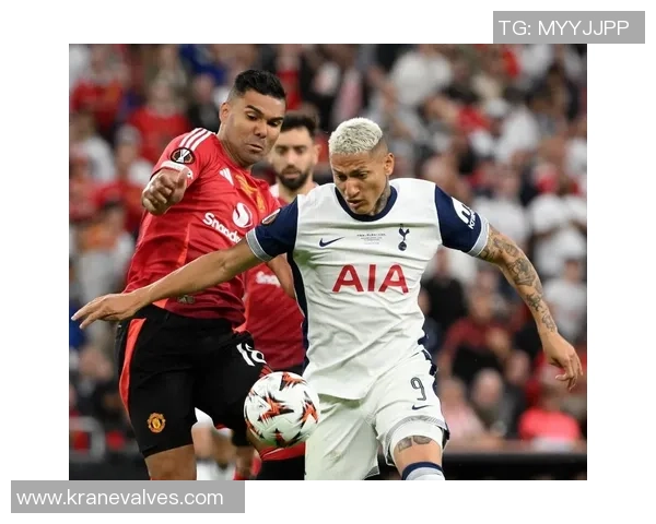 西甲赛场惊现冷门曼联凭乌龙球小胜热刺引发全场热议