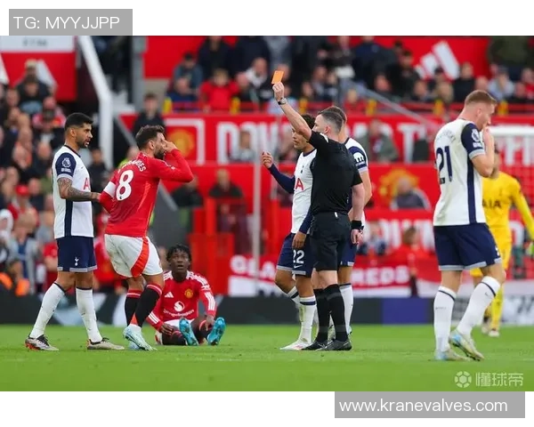 德甲激战曼联险胜里昂红牌争议引发全场热议与战术分析