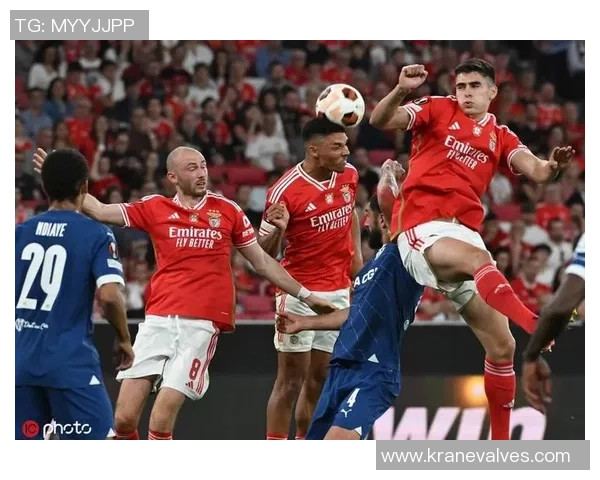 欧联杯激情四溢巴黎圣日耳曼大胜本菲卡帽子戏法点燃全场热情