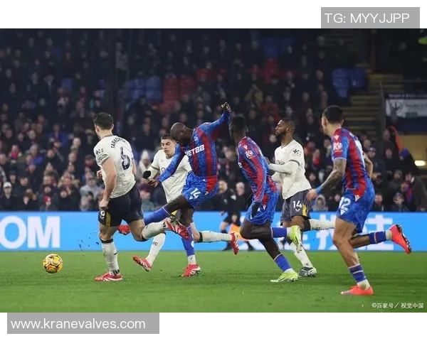 意甲激战巴黎圣日耳曼大胜曼联三球绝杀点燃全场激情 意甲激战巴黎圣日耳曼大胜曼联三球绝杀点燃全场激情